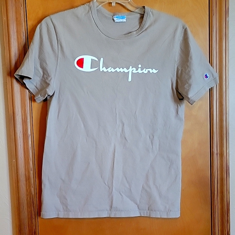 Champion tan ss t-shirt size M discoloration a little on color